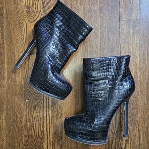 Bebe Snake Print Booties size 6